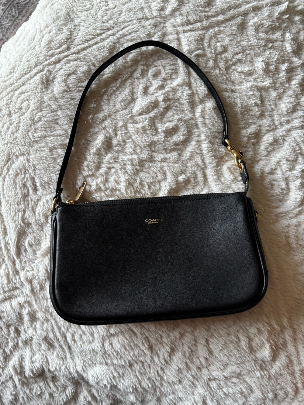 Coach Plaza 22 in Black/Gold